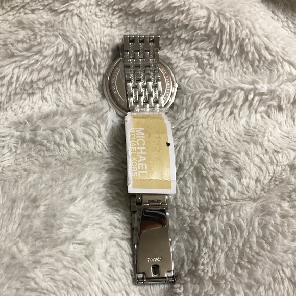 Reduced! NWT Authentic Michael Kors Watch - Picture 11 of 13